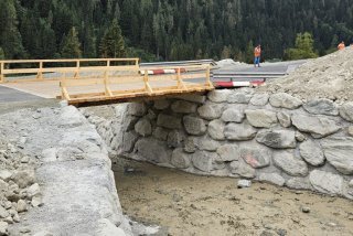 Le nouveau pont "fusible" qui a permis la reprise du trafic dans le Haut Val de Bagnes
